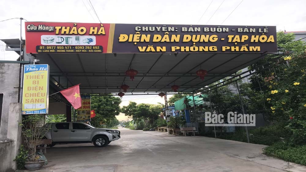 Xã Hoàng Thanh (Hiệp Hòa): Nhiều hộ dân "lợp mái" đường giao thông