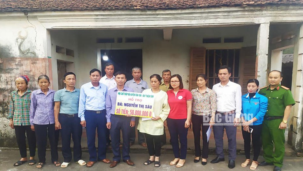Gia đình chị Nguyễn Thị Sáu được giúp khoảng 90 triệu đồng