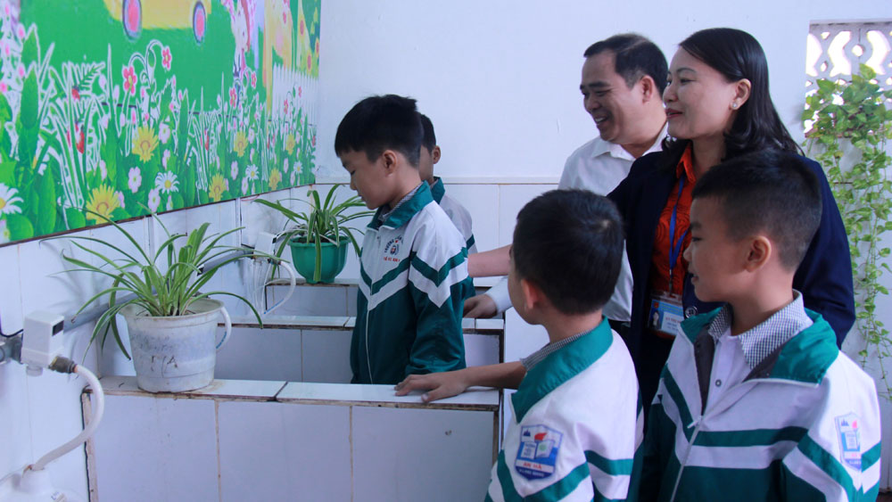 Giải pháp tiết kiệm nước trong nhà vệ sinh trường học