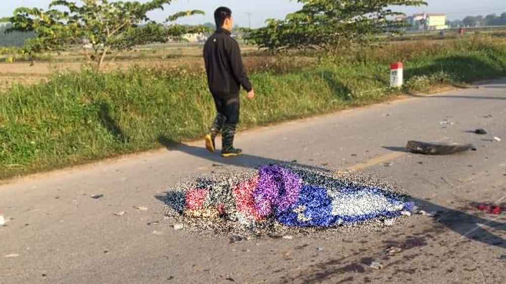Bắc Giang: Va chạm với xe tải ngược chiều, người đi xe máy tử vong