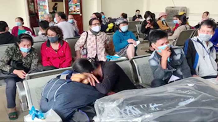 Gần 1.000 hành khách "mắc kẹt" ở ga Nha Trang