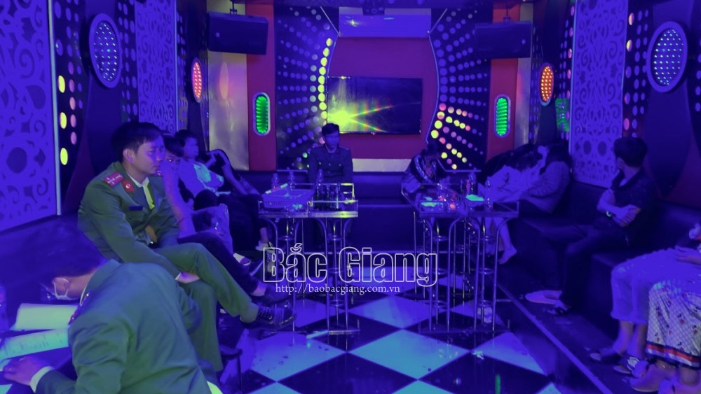 Bắc Giang: Kiểm tra điểm kinh doanh Karaoke, phát hiện 15 nam, nữ dương tính với ma tuý