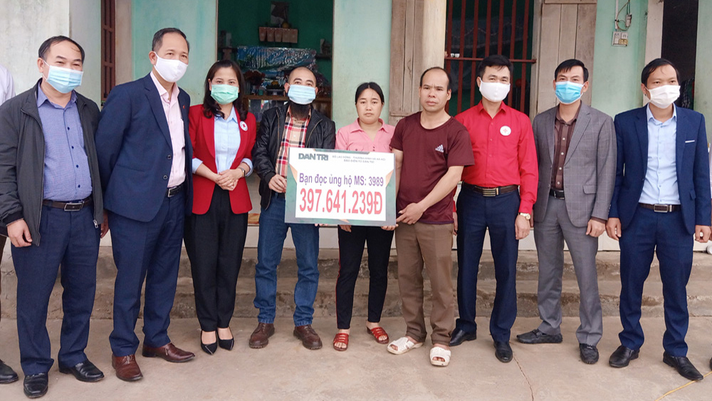 Trao gần 400 triệu đồng giúp gia đình khó khăn ở huyện Sơn Động
