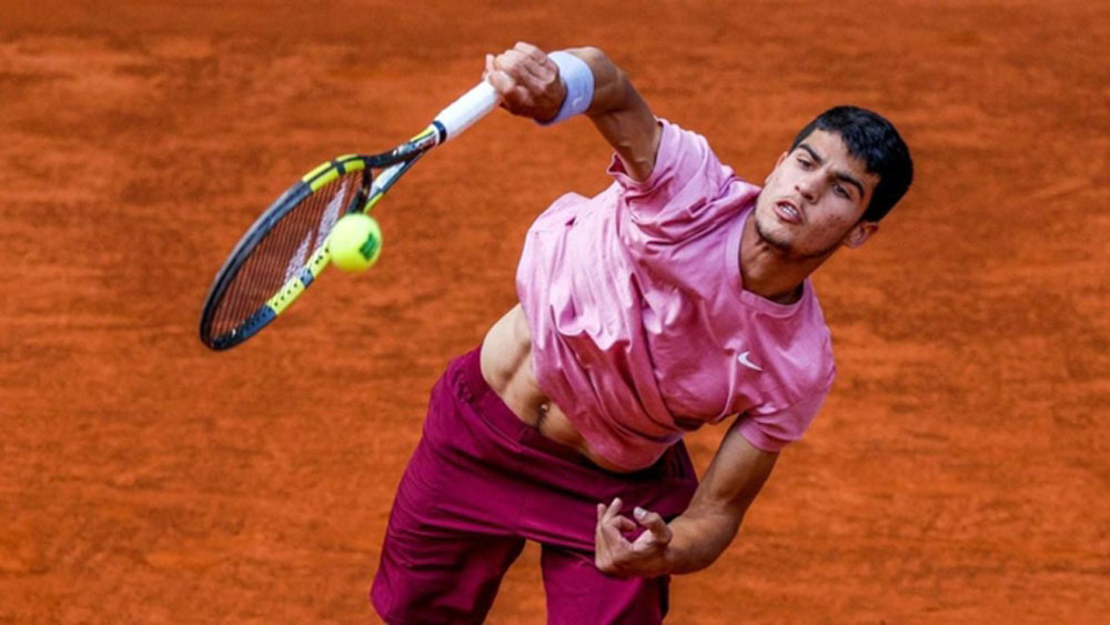 Tay vợt 17 tuổi Carlos Alcaraz lập kỷ lục để đấu Nadal