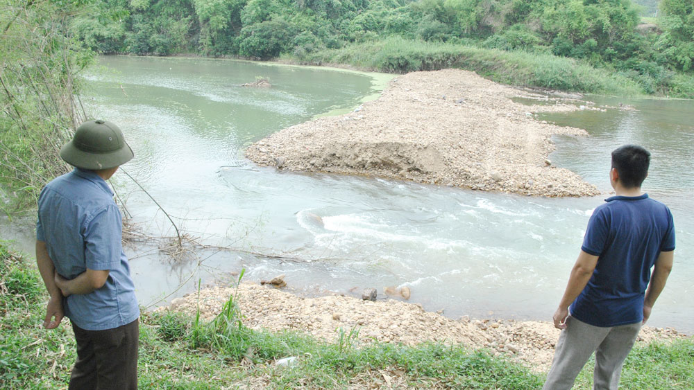 Lục Ngạn (Bắc Giang): Doanh nghiệp khai thác cát, sỏi chậm khắc phục sạt lở bờ sông