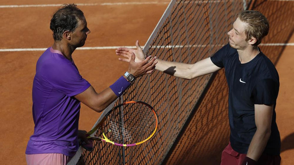 Nadal cứu hai match-point ở vòng ba Rome Masters