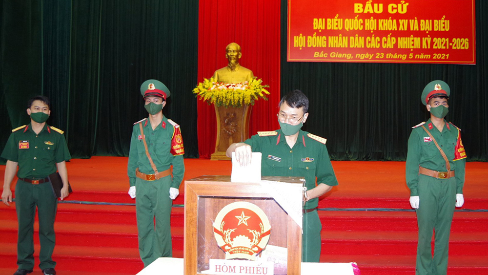 Cử tri Bắc Giang thực hiện quyền bầu cử
