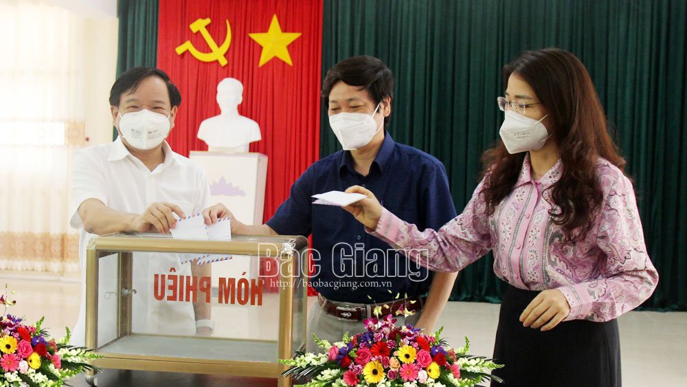 Báo Bắc Giang ủng hộ Quỹ Vắc-xin phòng, chống dịch Covid-19