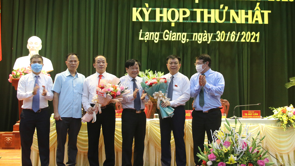 Đồng chí Tạ Huy Cần tái cử chức Chủ tịch HĐND huyện Lạng Giang