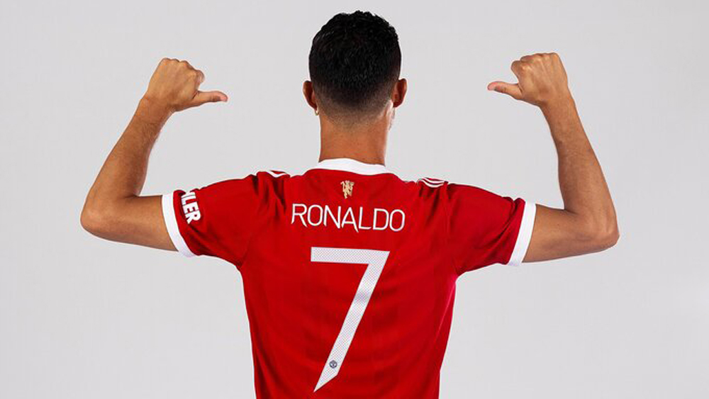 Ronaldo nhận áo số 7 ở Man Utd