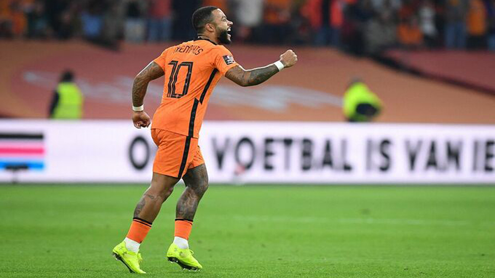 Depay ghi hat-trick vào lưới Thổ Nhĩ Kỳ