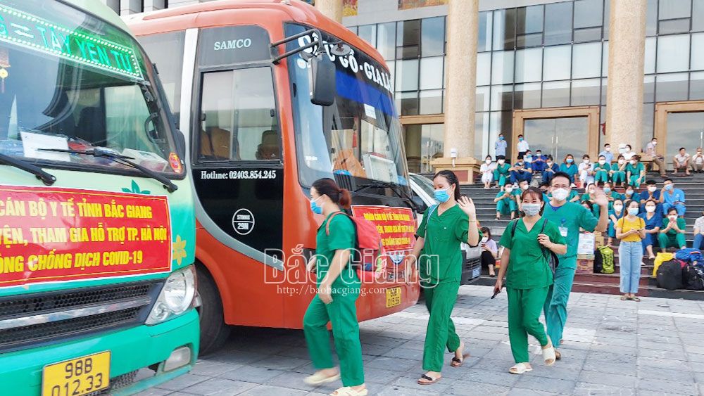 Hơn 800 nhân viên y tế Bắc Giang hỗ trợ TP Hà Nội phòng, chống dịch