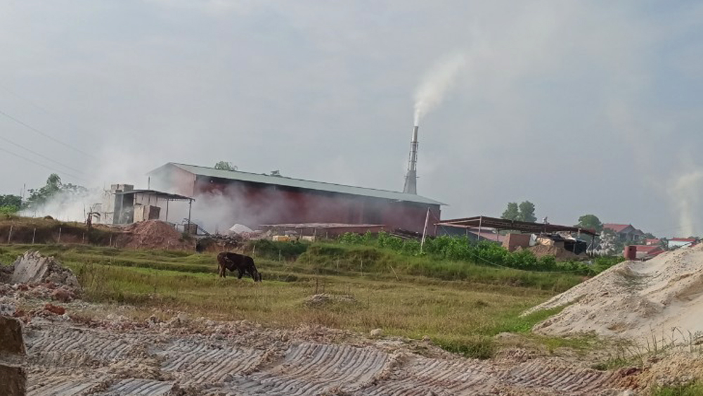 HTX Vân Cẩm ở Hiệp Hòa nung vật liệu trái phép gây ô nhiễm môi trường