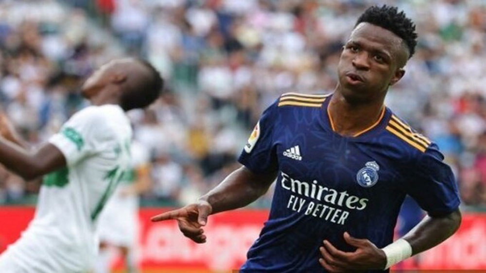 Cú đúp của Vinicius đưa Real lên đỉnh bảng