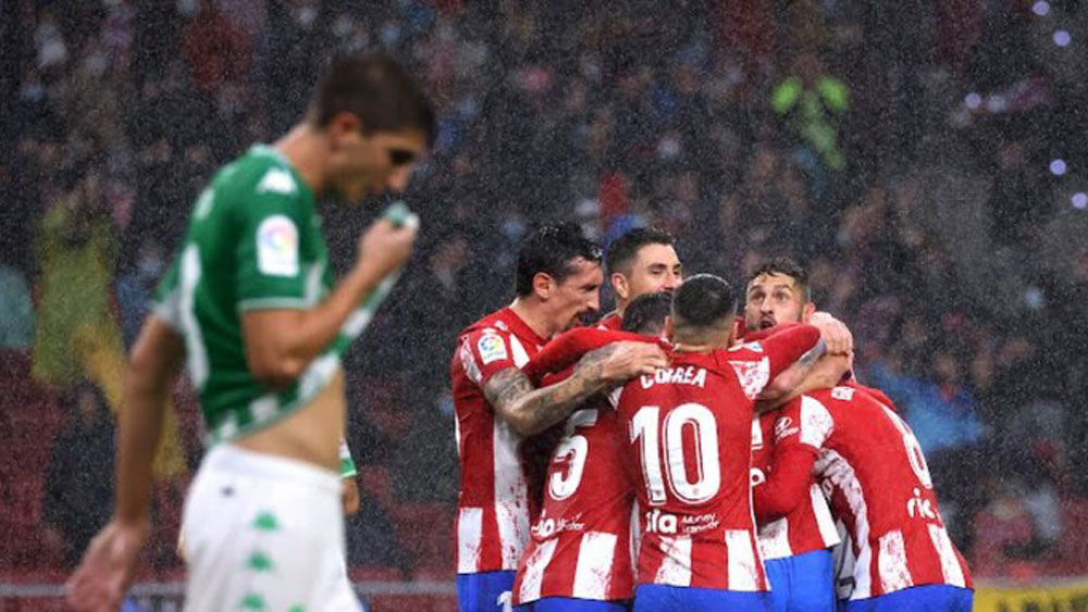 Atletico lên thứ tư La Liga