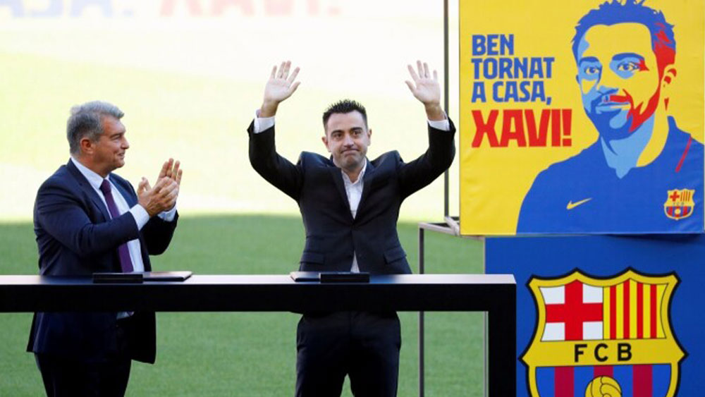 Xavi ra mắt CLB Barca