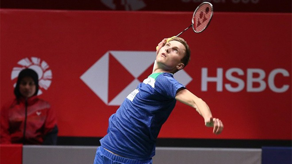 Momota bị loại sớm, Axelsen thống trị giải cầu lông Indonesia