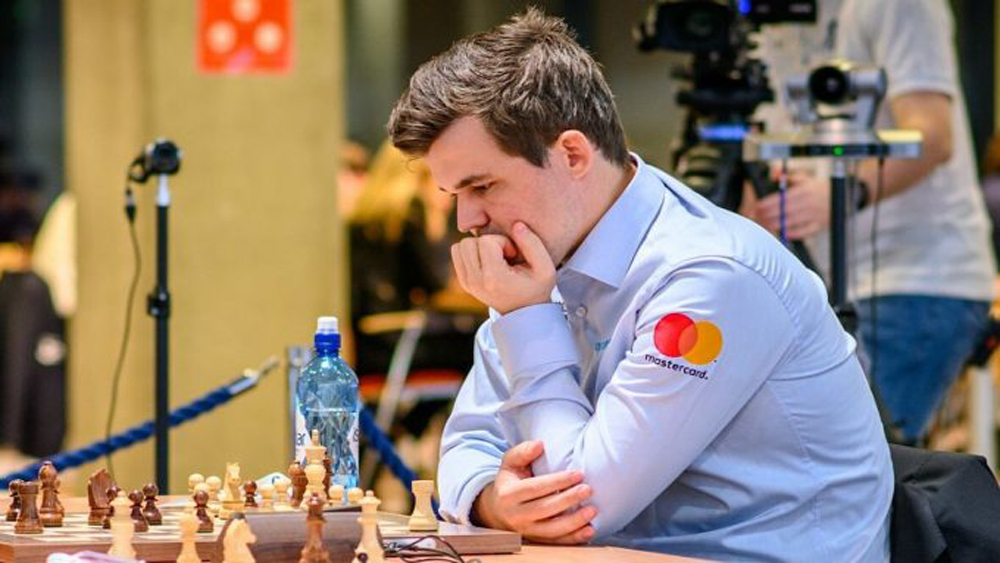 Carlsen hạ Firouzja ở giải cờ nhanh thế giới