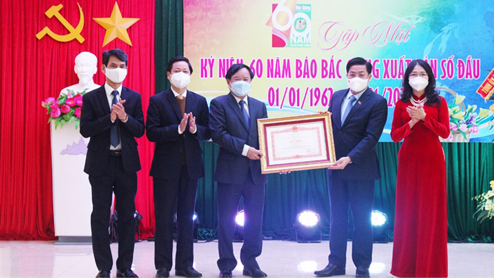 Báo Bắc Giang kỷ niệm 60 năm ngày xuất bản số đầu và đón nhận Bằng khen của Thủ tướng Chính phủ