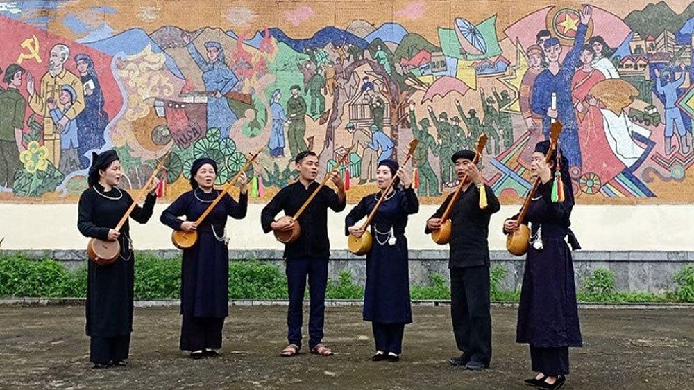 Art clubs promote melodies of folklore Then singing