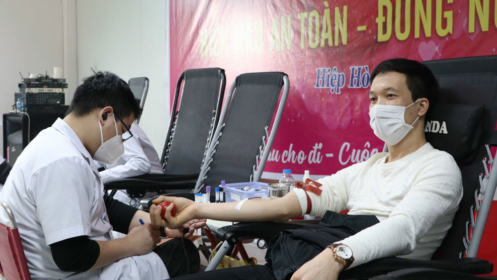 Công nhân Công ty cổ phần May xuất khẩu Hà Phong hiến 453 đơn vị máu