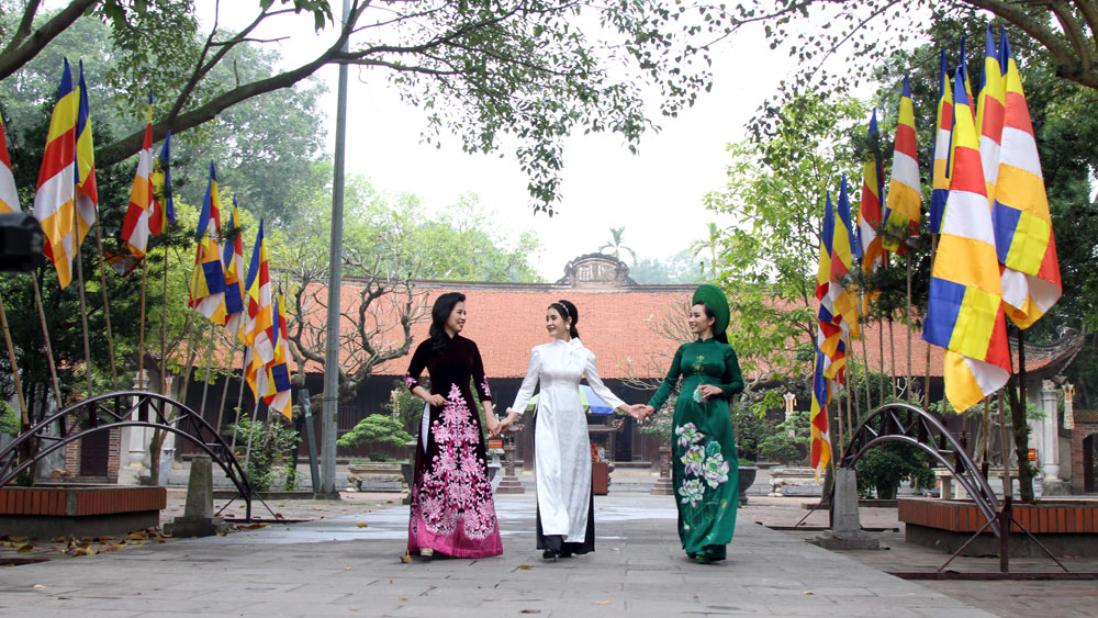 “Hành trình quảng bá Du lịch Việt Nam - Áo dài và những di sản văn hóa” dừng chân tại chùa Vĩnh Nghiêm