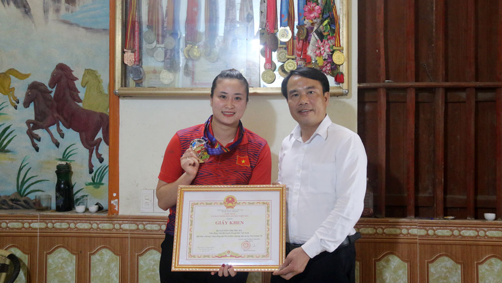 Huyện Việt Yên khen thưởng VĐV Nguyễn Thị Thu Hà đạt HCV môn Pencak Silat tại SEA Games 31