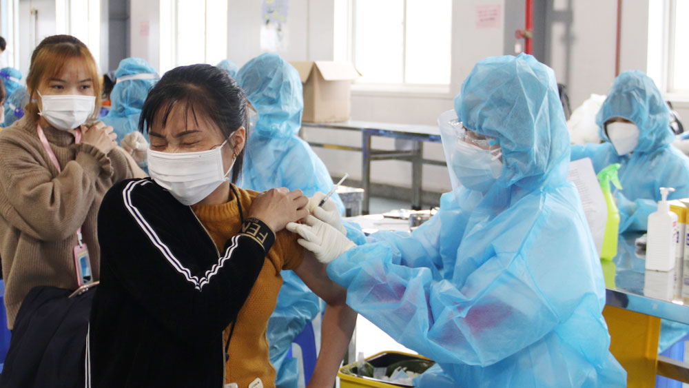 Bắc Giang triển khai tiêm mũi 4 vắc - xin phòng Covid-19 cho người từ 18 tuổi trở lên