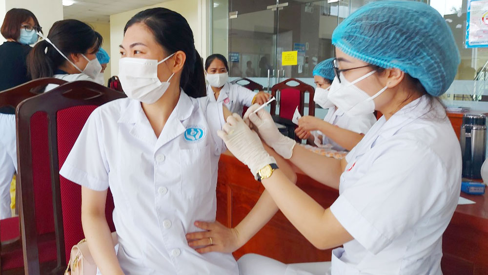 Tỷ lệ tiêm vắc - xin phòng dịch Covid-19 của Bắc Giang nằm trong nhóm dẫn đầu cả nước