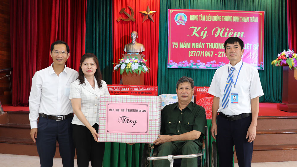 Lãnh đạo tỉnh Bắc Giang thăm, tặng quà Trung tâm Điều dưỡng thương binh Thuận Thành (Bắc Ninh)