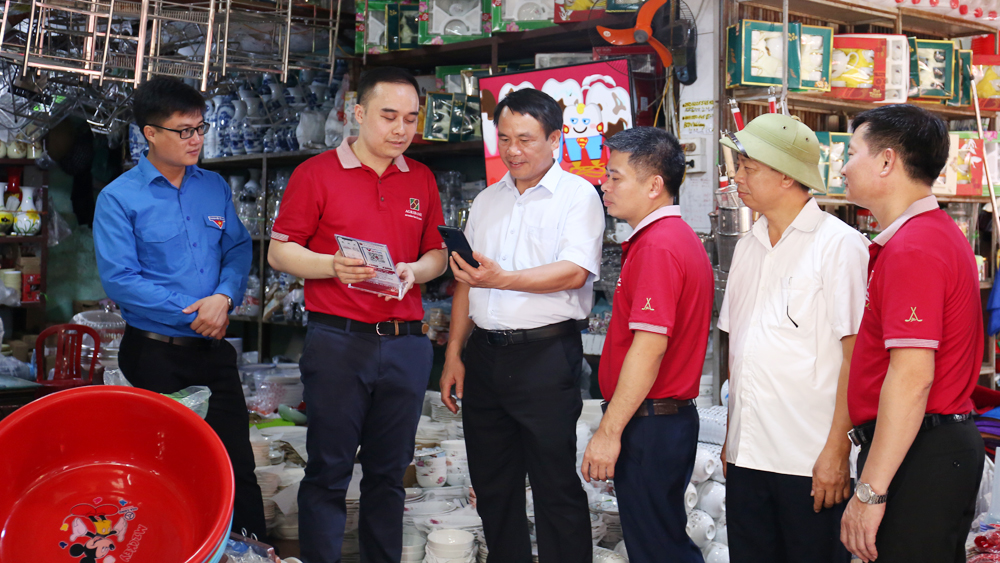 Ra mắt mô hình "Chợ dân sinh không dùng tiền mặt" tại thị trấn Nếnh (Việt Yên)
