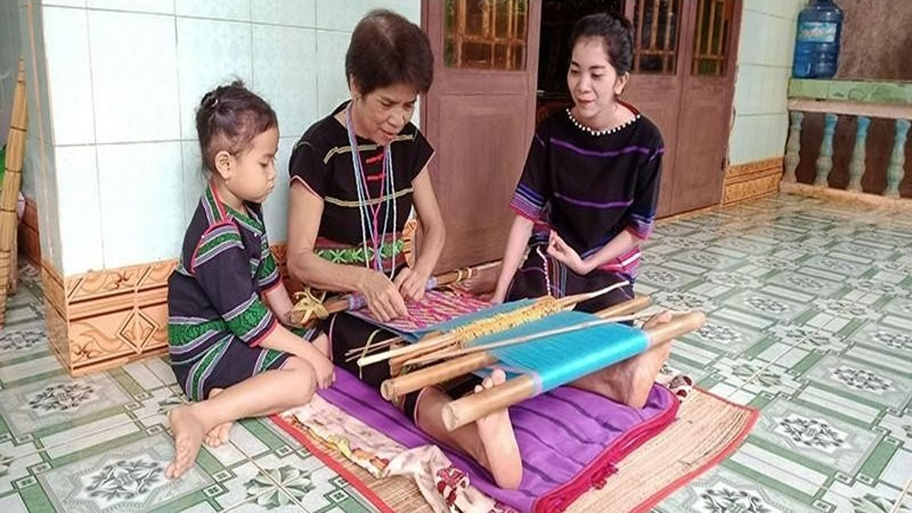 Vietnam announces 10 more national intangible cultural heritages