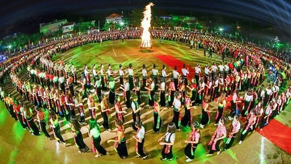 Yen Bai to host ceremony receiving UNESCO certificate on Xoe Thai dance