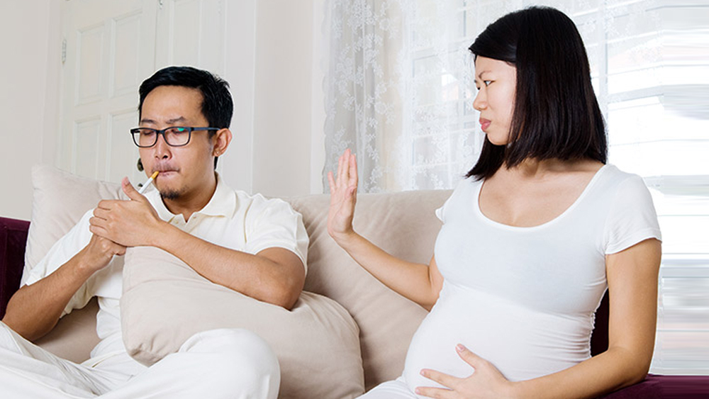 Nhiều hệ lụy khi mang thai  hít phải khói thuốc lá