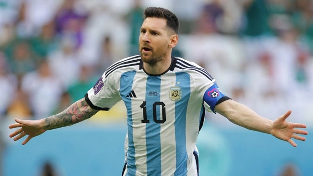 Lionel Messi đi vào lịch sử trong ngày Argentina thua sốc