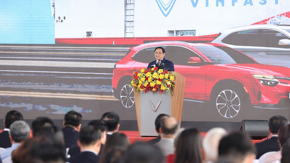 Thủ tướng Phạm Minh Chính dự Lễ xuất khẩu lô xe ô tô điện đầu tiên của VinFast