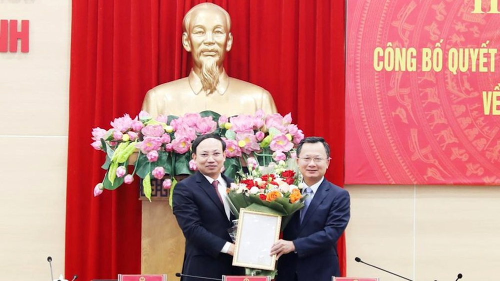 Trao Quyết định giao Quyền Chủ tịch Ủy ban nhân dân tỉnh Quảng Ninh cho đồng chí Cao Tường Huy