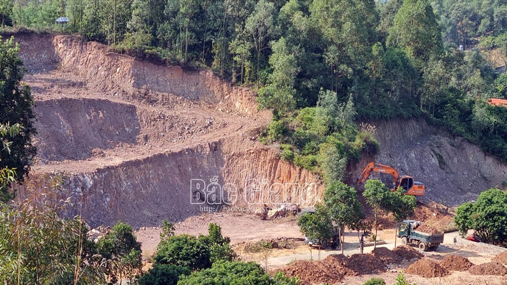 Khai thác khoáng sản trái phép ở Yên Lư giữa ban ngày, chính quyền không biết hay làm ngơ?