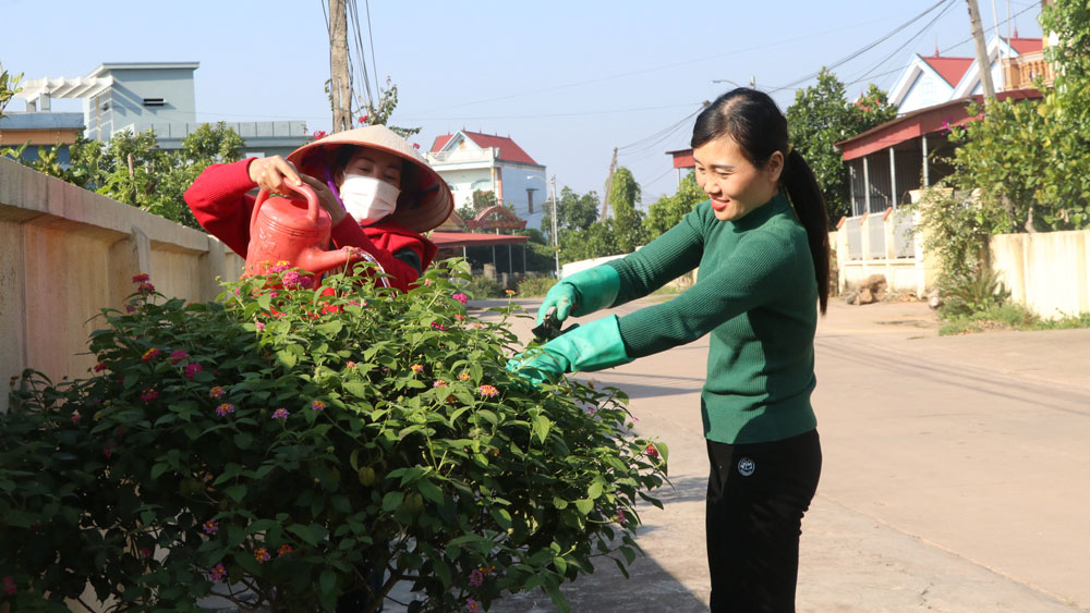 Phụ nữ Lai Hòa chung tay làm sạch môi trường