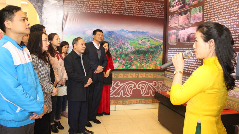 Khai mạc trưng bày chuyên đề "Dấu thiêng Phật giáo vùng Tây Yên Tử - Di vật ngàn năm từ lòng đất”