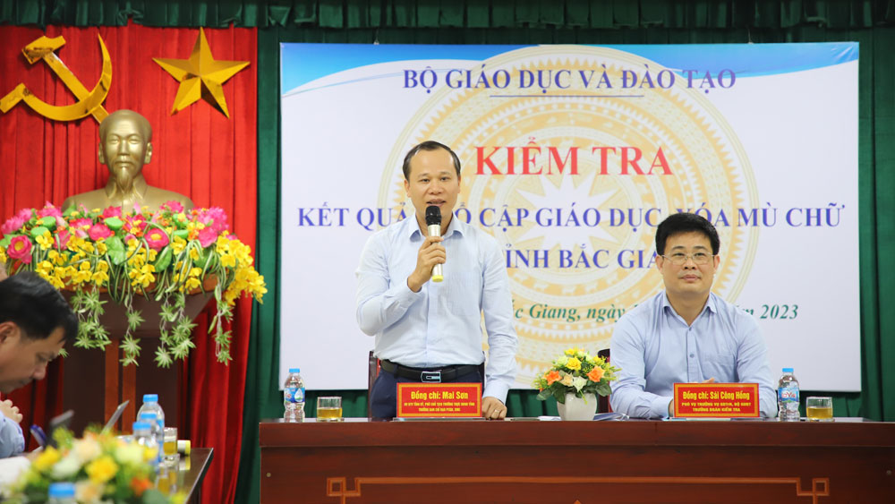 Đoàn công tác của Bộ GDĐT kiểm tra kết quả phổ cập giáo dục, xóa mù chữ tại Bắc Giang