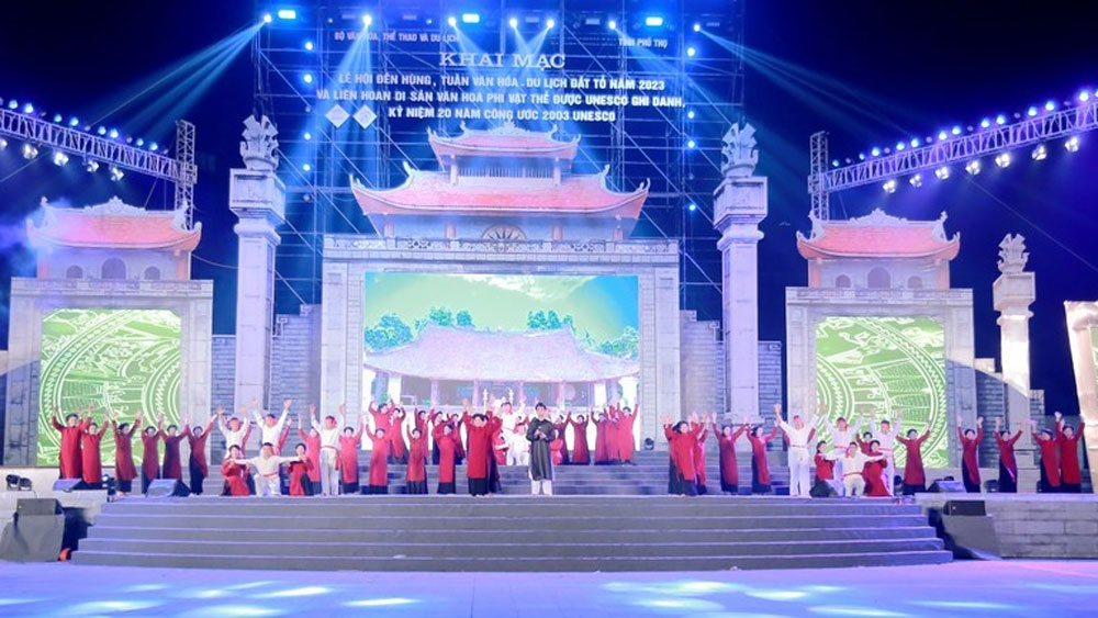 Intangible cultural heritages gather in the ancestral land