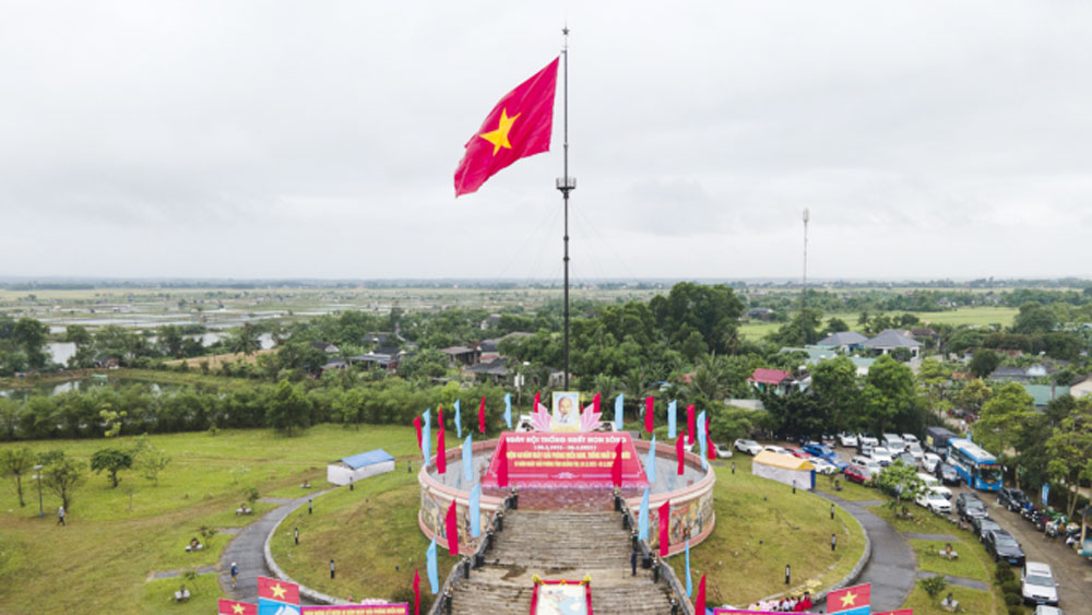 Lễ thượng cờ ở kỳ đài Hiền Lương