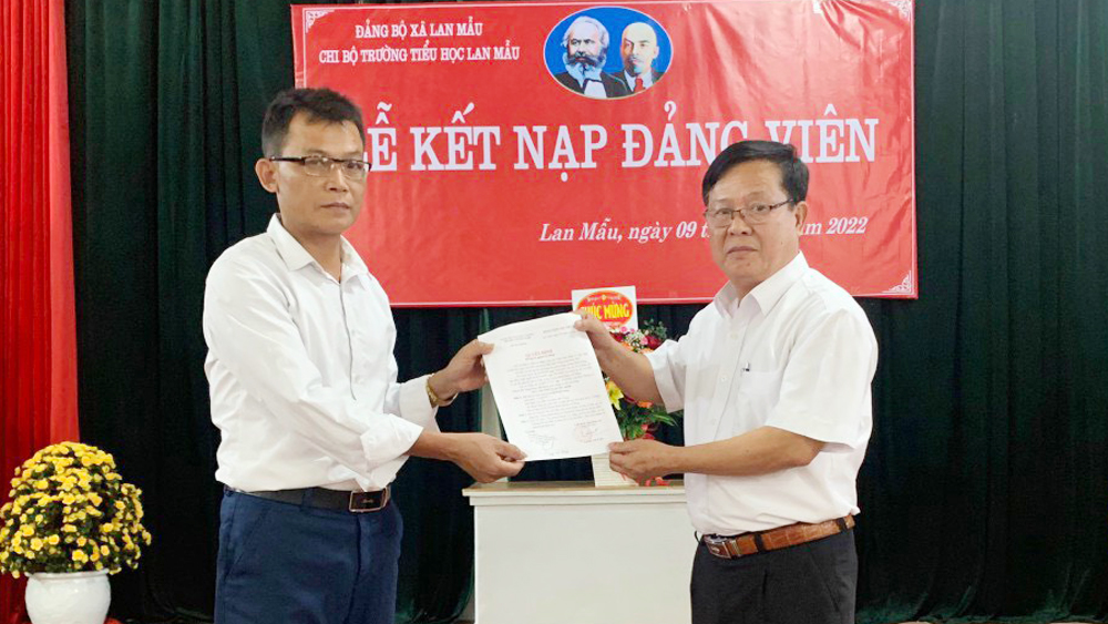 Kết nạp đảng viên mới ở Bắc Giang: Kịp thời rà soát, tạo nguồn từ cơ sở