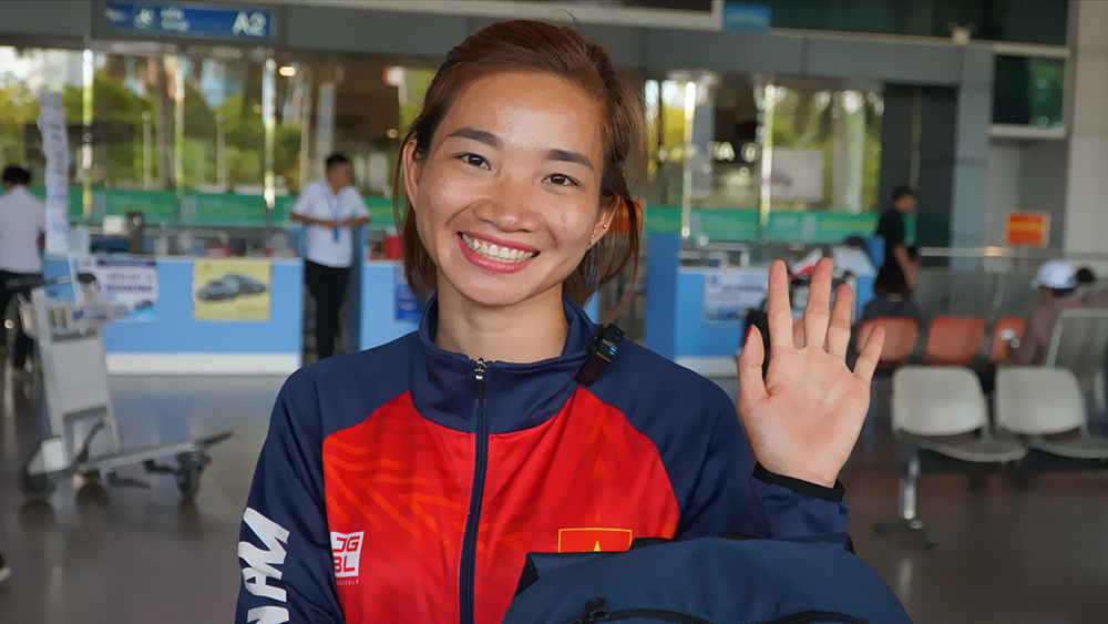 Nguyễn Thị Oanh về nước sau khi giành 4 HCV tại SEA Games 32