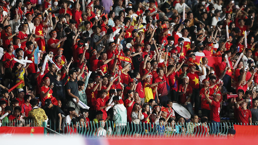 Tình yêu người hâm mộ dành cho bóng đá nữ Việt Nam