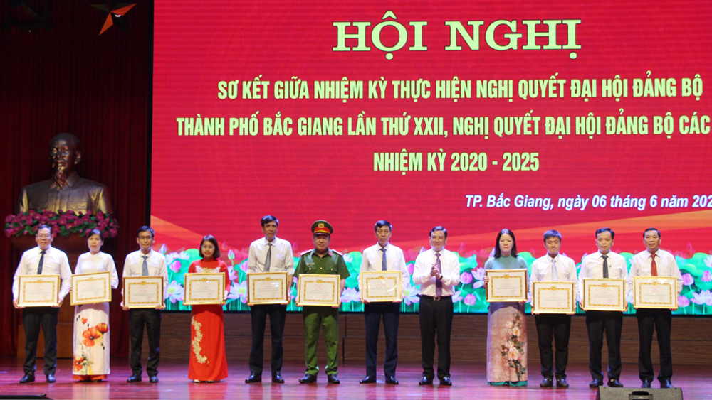Linh hoạt, sáng tạo thực hiện nghị quyết đại hội Đảng, xây dựng TP Bắc Giang xanh - thông minh