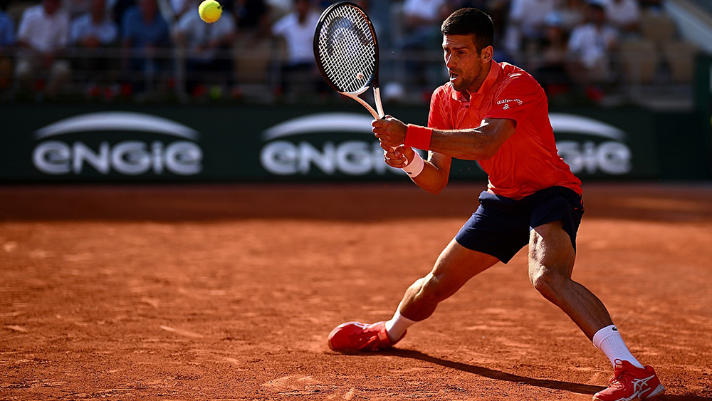 Djokovic thua set đầu tại Roland Garros
