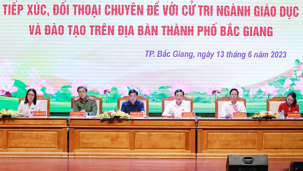 Đại biểu HĐND tỉnh tiếp xúc, đối thoại chuyên đề với cử tri ngành giáo dục và đào tạo TP Bắc Giang