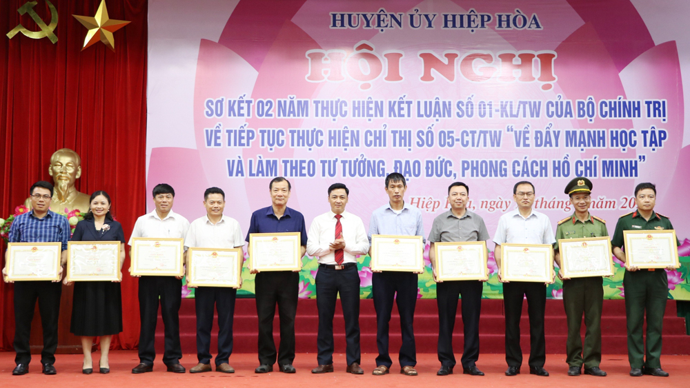 Hiệp Hòa: Khen thưởng 84 tập thể, cá nhân tiêu biểu trong học tập và làm theo Bác